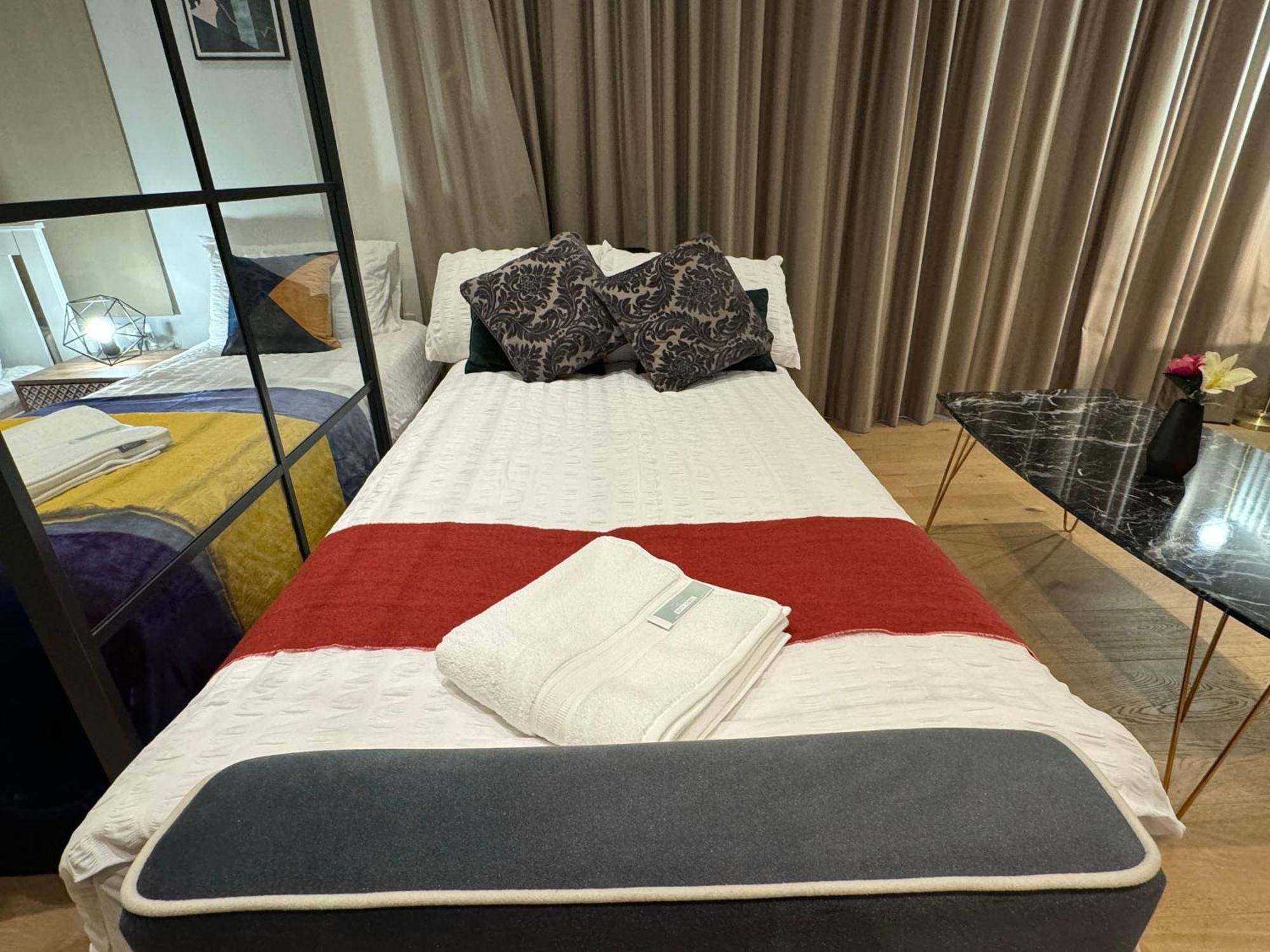 Amazing Cosy Apartment, Next To O2 Arena And Close To London Excel, Secure Parking Zewnętrze zdjęcie